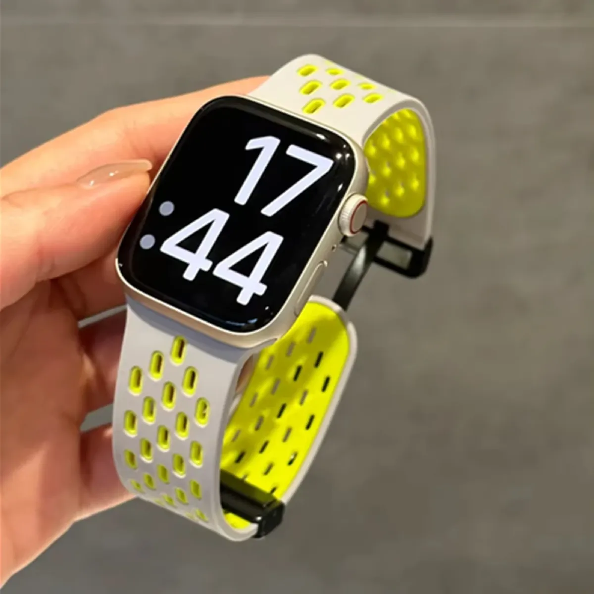 רצועת סיליקון מגנטית ל-Apple Watch (Ultra/41-49mm)